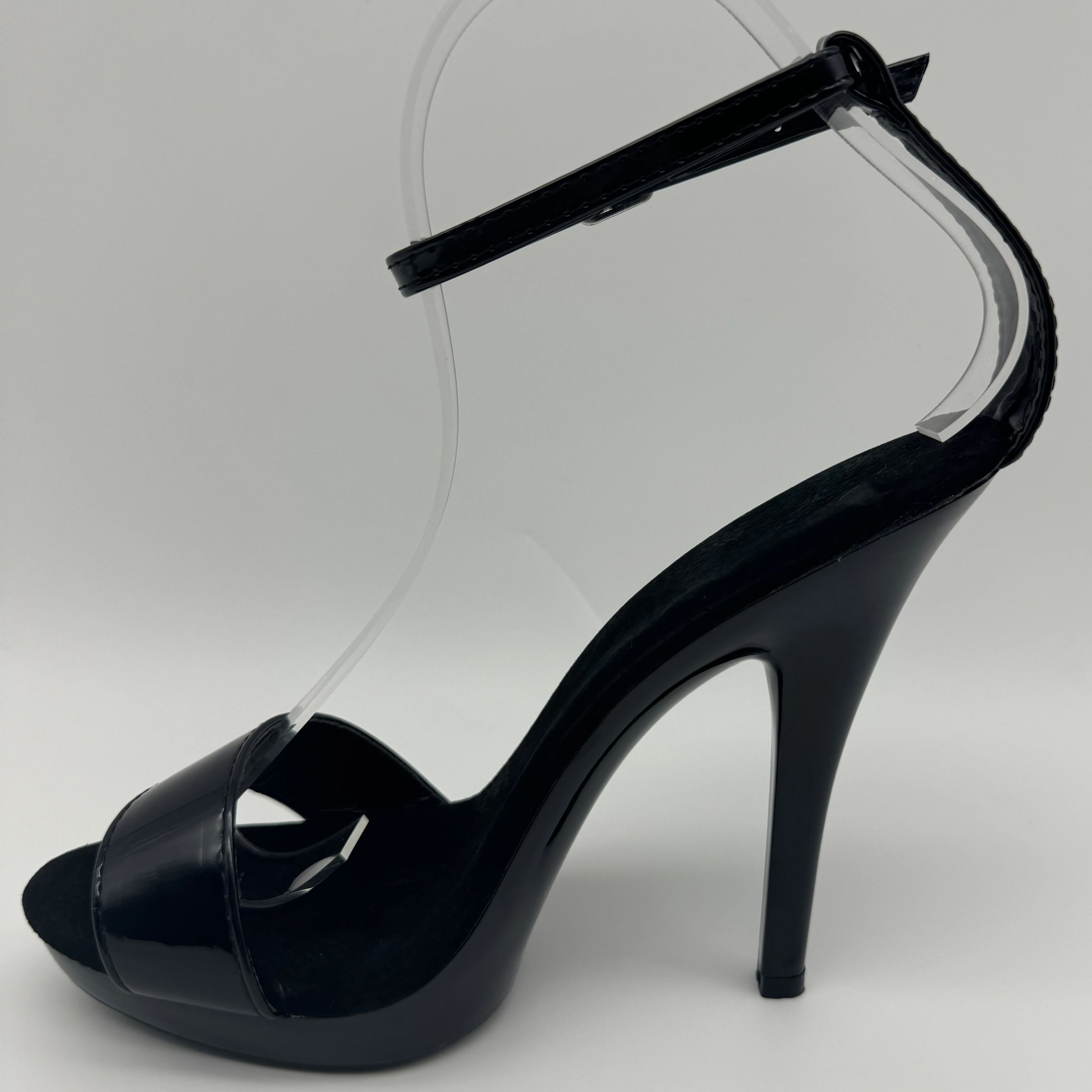 Wide Fit Heels - Tacones de aguja de charol negro